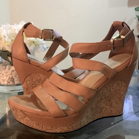 UGG DILLION PUTTY PLATFORM WEDGE - Picture 1 of 12